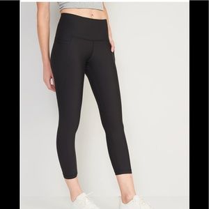Old Navy Black High-Waisted PowerSoft Side-Pocket Crop Leggings